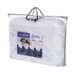 Empaque de la almohada Memory Plana, color blanco, con detalles de espuma viscoelástica y soporte cervical avanzado.