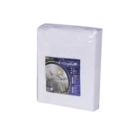 Sábanas blancas y grises del Juego de Sábanas Master, mostrando la textura suave y aterciopelada de los materiales.